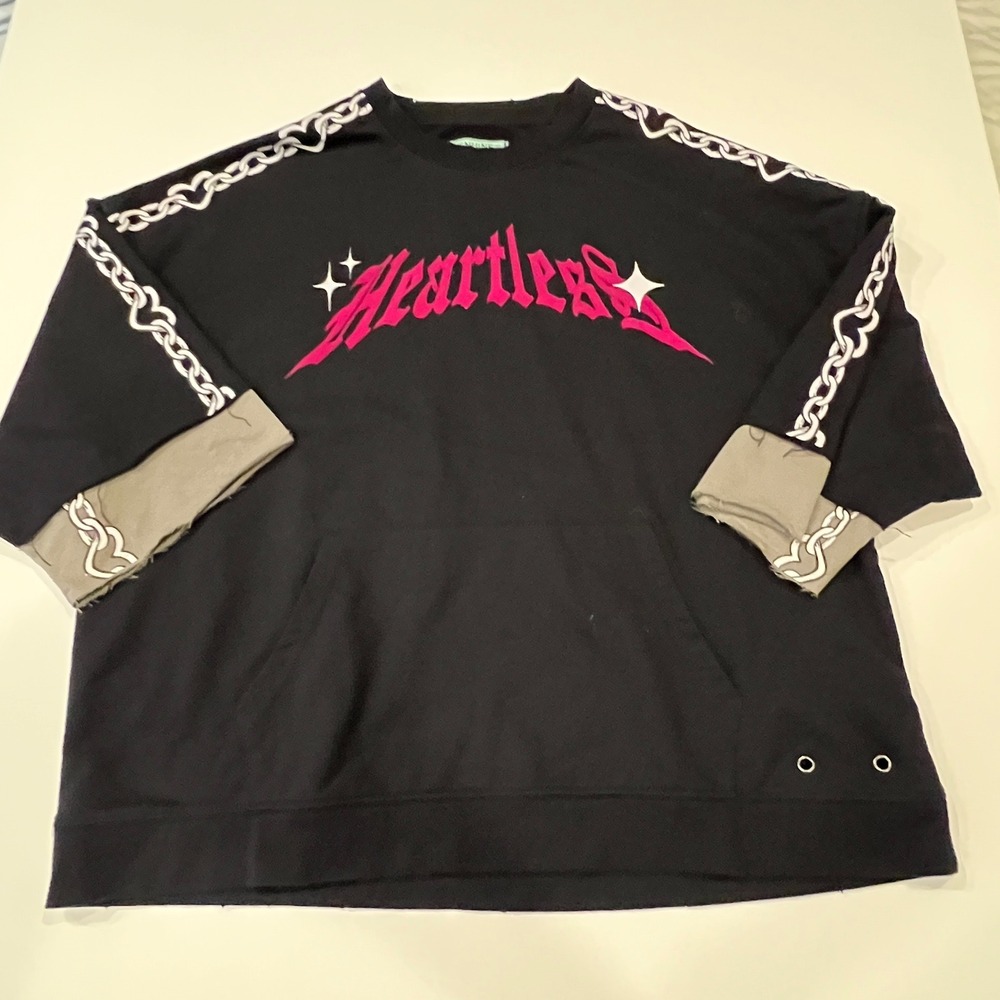 Genuine Studio Tour Heartless Sweatshirt Black Pink Graphic Chain Sleeve Mens L